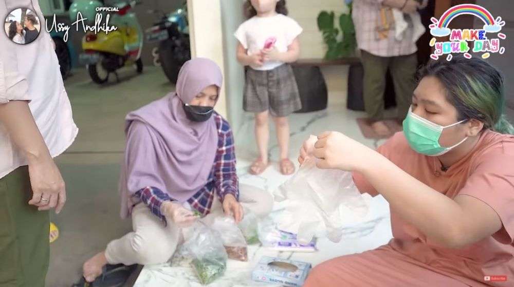 10 Potret Ussy Borong Bakso Dua Gerobak, Buat Bukber Sekampung