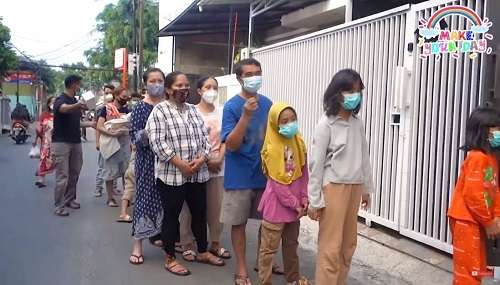 10 Potret Ussy Borong Bakso Dua Gerobak, Buat Bukber Sekampung