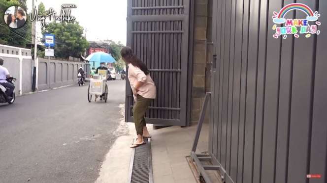 10 Potret Ussy Borong Bakso Dua Gerobak, Buat Bukber Sekampung