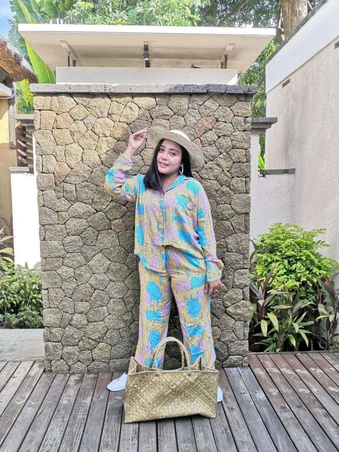 8 Potret Rizky Riadiani, Tangan Kanan Raffi-Nagita yang Cantik