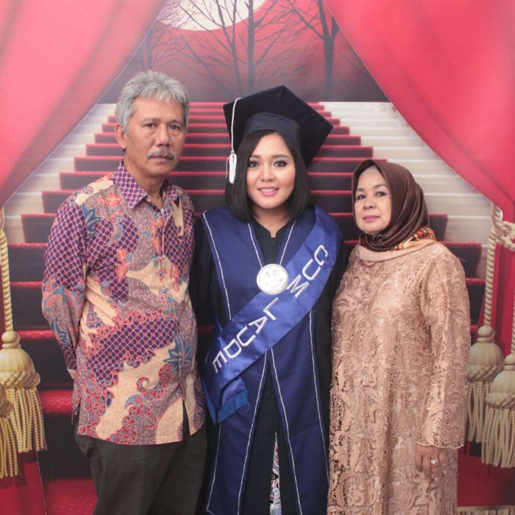 8 Potret Rizky Riadiani, Tangan Kanan Raffi-Nagita yang Cantik