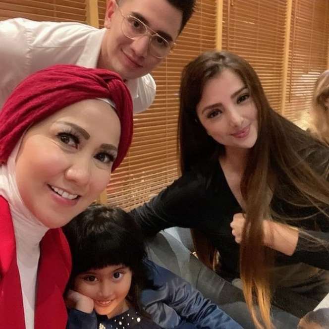 Si Cantik Jelita Sarah Samantha, Sepupu Bule Shiren & Zaskia 