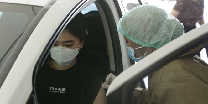 Potret Isyana Sarasvati Dapat Vaksin Covid-19 Dosis Kedua