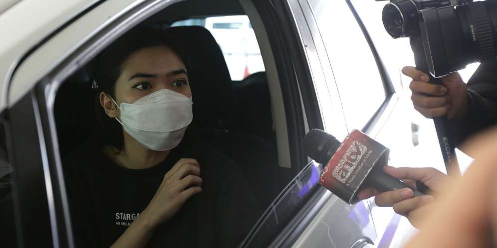 Potret Isyana Sarasvati Dapat Vaksin Covid-19 Dosis Kedua