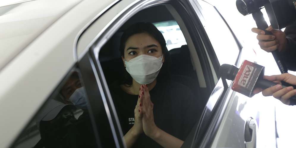 Potret Isyana Sarasvati Dapat Vaksin Covid-19 Dosis Kedua