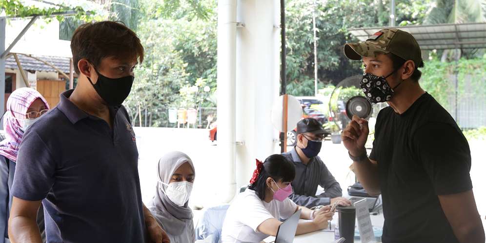 Momen Artis Vaksin Kedua, Arya Saloka Ketakutan, Tutup Mata!