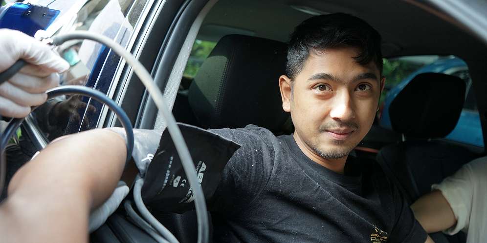 Momen Artis Vaksin Kedua, Arya Saloka Ketakutan, Tutup Mata!