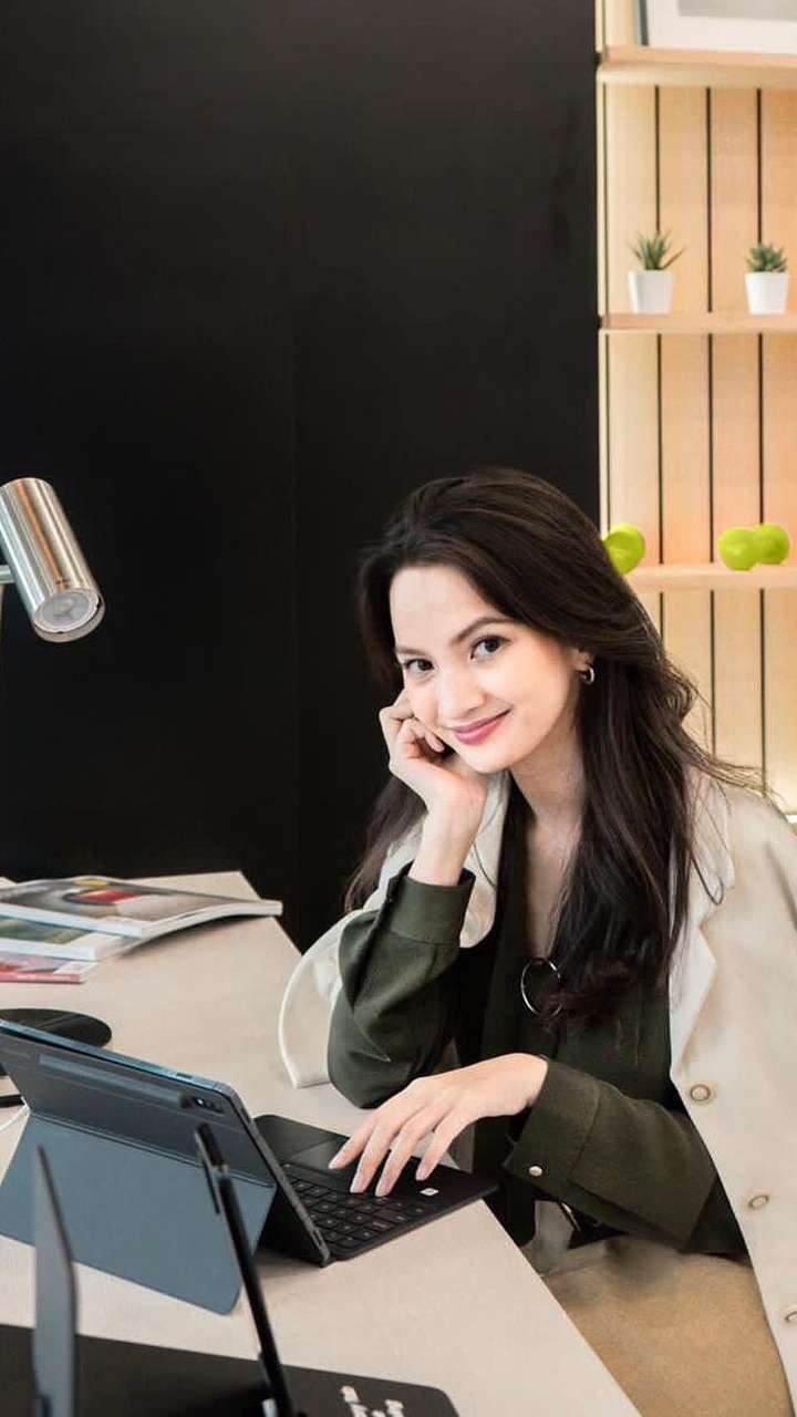 Keseharian Sosok Sabrina Anggraini, Pacar Cantik Bos Ruangguru