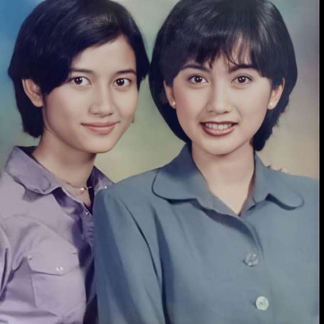 Jarang Tersorot! 8 Potret Masa Muda Desy Ratnasari