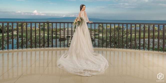 Pesona Sarah Menzel, Pacar Azriel Jajal Baju Pengantin