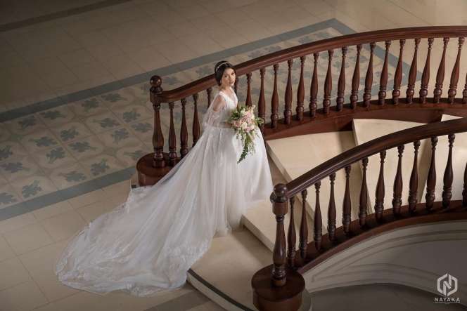 Pesona Sarah Menzel, Pacar Azriel Jajal Baju Pengantin