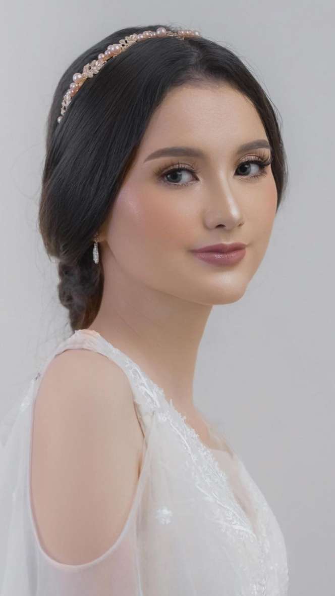 Pesona Sarah Menzel, Pacar Azriel Jajal Baju Pengantin
