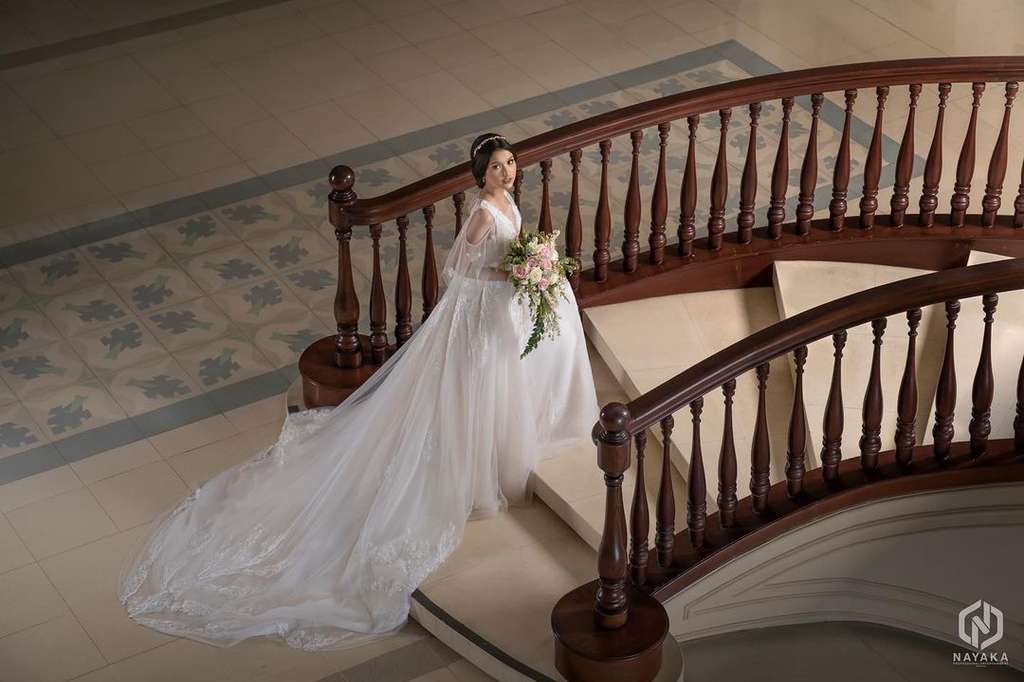 Pesona Sarah Menzel, Pacar Azriel Jajal Baju Pengantin