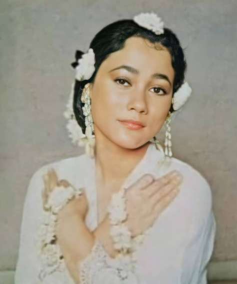 9 Potret Cantik Suzanna Semasa Muda, Jarang Tersorot!