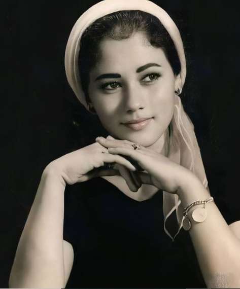 9 Potret Cantik Suzanna Semasa Muda, Jarang Tersorot!