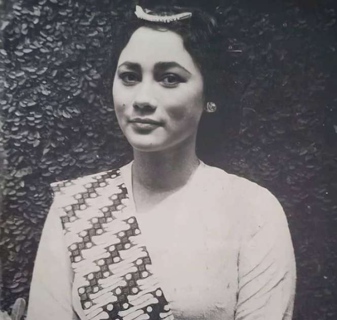 9 Potret Cantik Suzanna Semasa Muda, Jarang Tersorot!