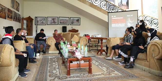 Beri Dukungan, Zaskia Mecca & Hanung Datangi Kedubes Palestina