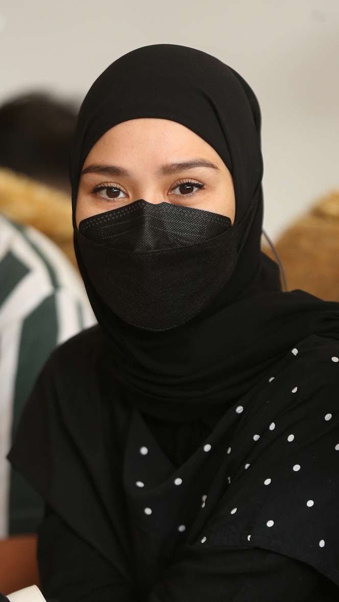 Beri Dukungan, Zaskia Mecca & Hanung Datangi Kedubes Palestina