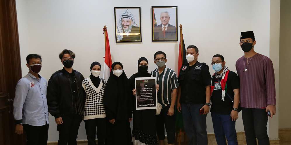 Beri Dukungan, Zaskia Mecca & Hanung Datangi Kedubes Palestina
