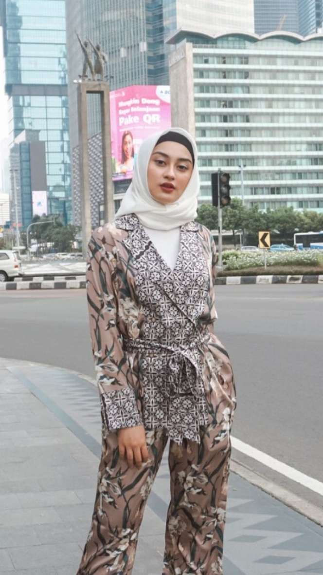 Momen Langka! Penampilan Memes Prameswari Berhijab