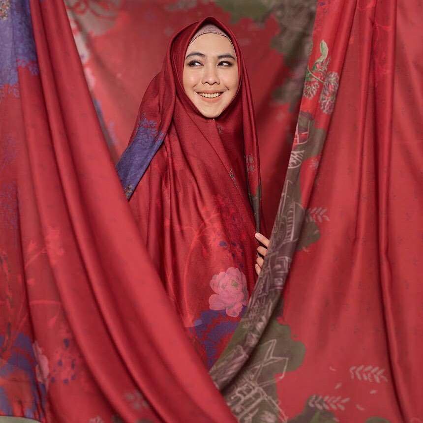 Potret Oki Setiana Dewi Ungkap Fakta Isu Jadi Istri Ke-3 Uje