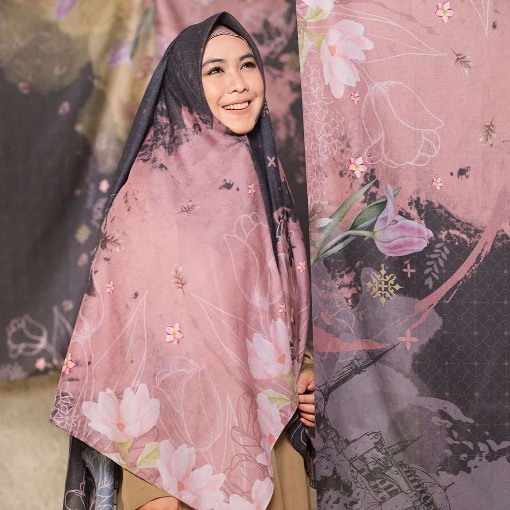 Potret Oki Setiana Dewi Ungkap Fakta Isu Jadi Istri Ke-3 Uje