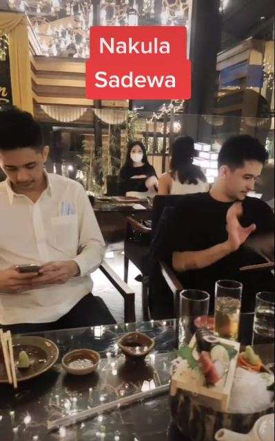 8 Foto Terbaru Nakula & Sadewa Beranjak Dewasa, Glow Up Abis!