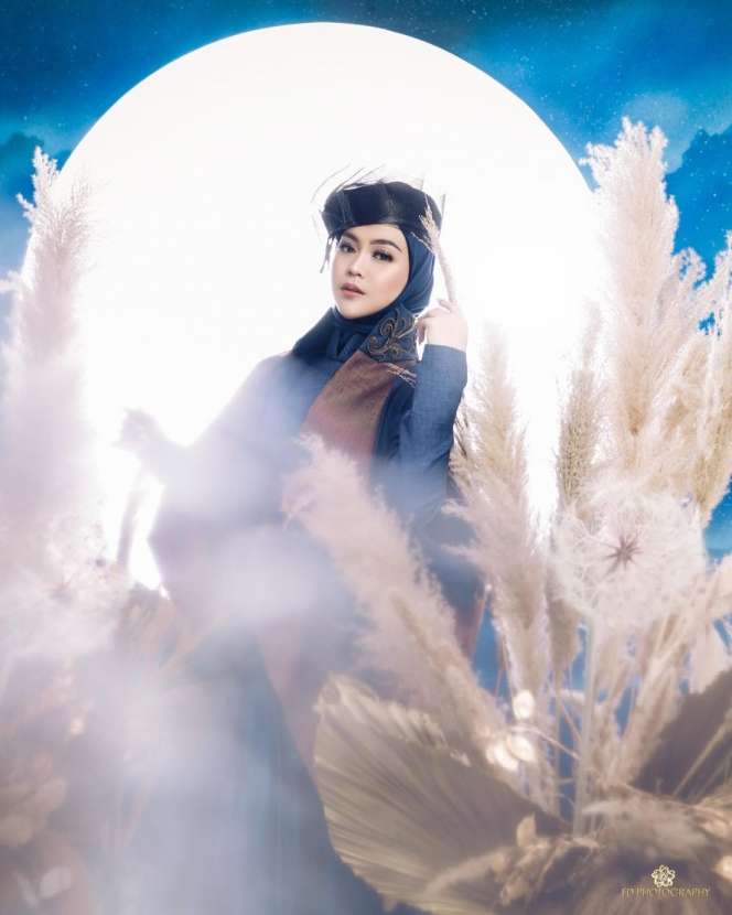 6 Potret Terbaru Ria Ricis, Dagu Lancip Jadi Omongan