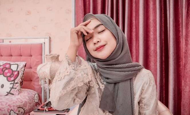 6 Potret Terbaru Ria Ricis, Dagu Lancip Jadi Omongan