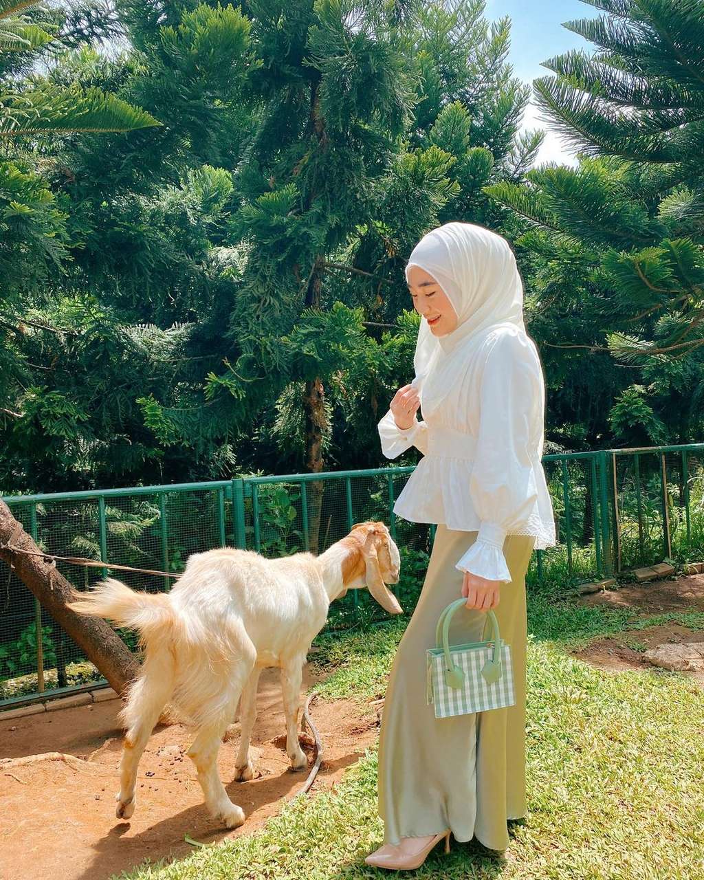 Sosok Larissa Chou yang Diisukan Bercerai dengan Alvin Faiz