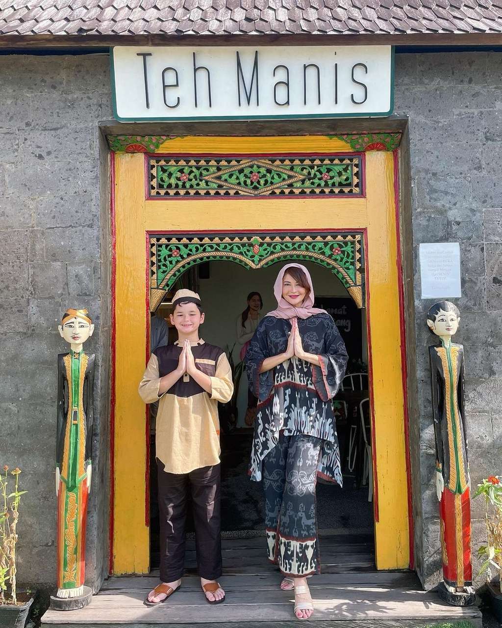 5 Aktris Cantik Blasteran yang Sering Dikira Non Muslim