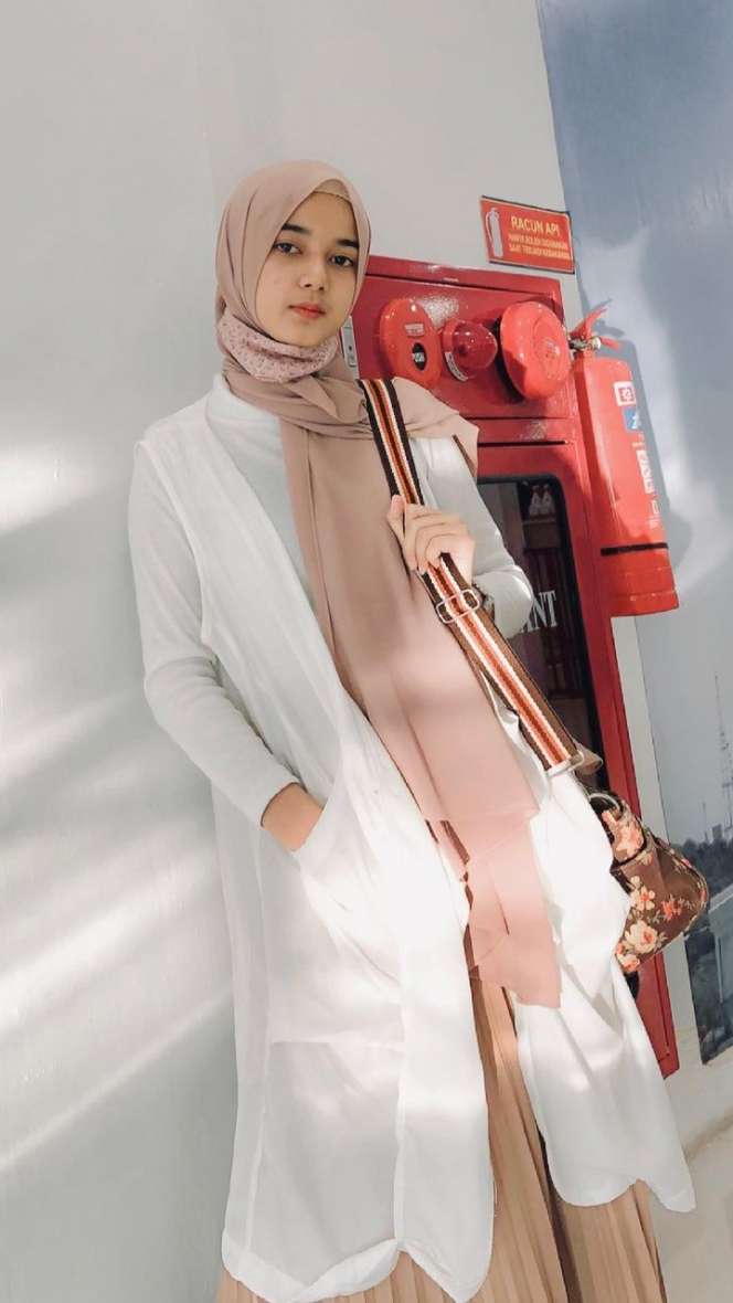 Cantiknya Cut Rauzha Amalia, Langganan Gambar Belakang Truk