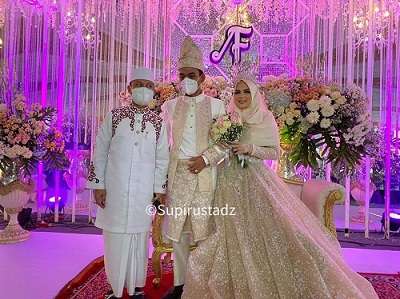 Momen Resepsi UAS & Fatimah Az Zahra, Riasan Istri Disorot