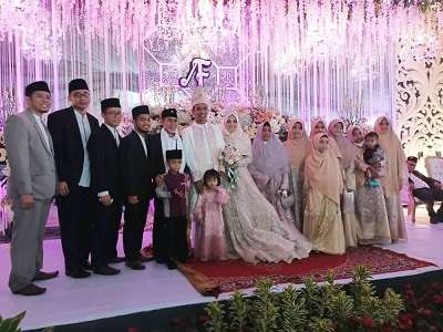 Momen Resepsi UAS & Fatimah Az Zahra, Riasan Istri Disorot