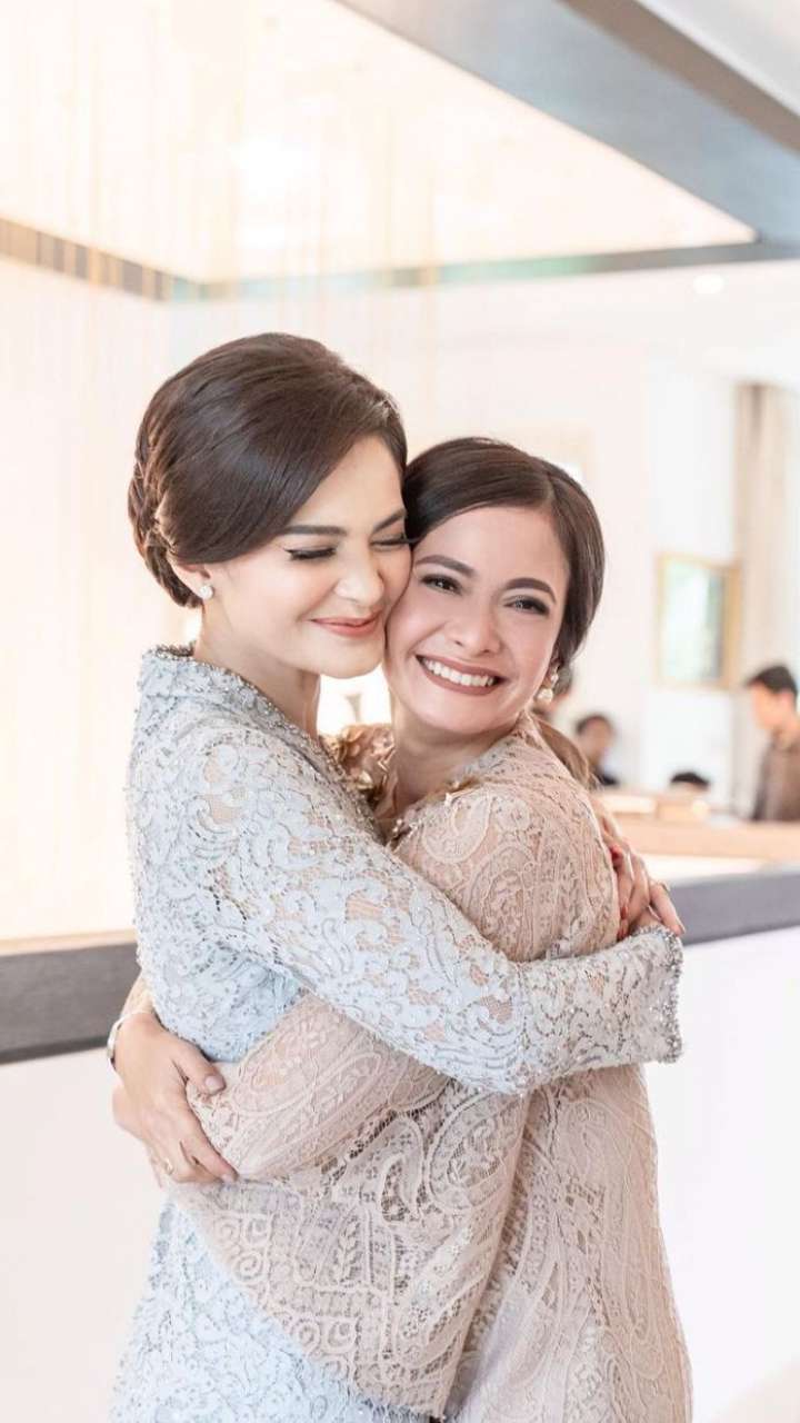 Potret 5 Seleb Berwajah Mirip, Bak Saudara Kembar!