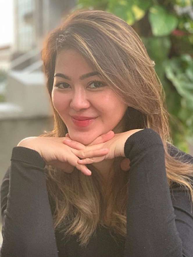 Potret Terbaru Mantan Istri Zumi Zola, Sekarang Lepas Hijab