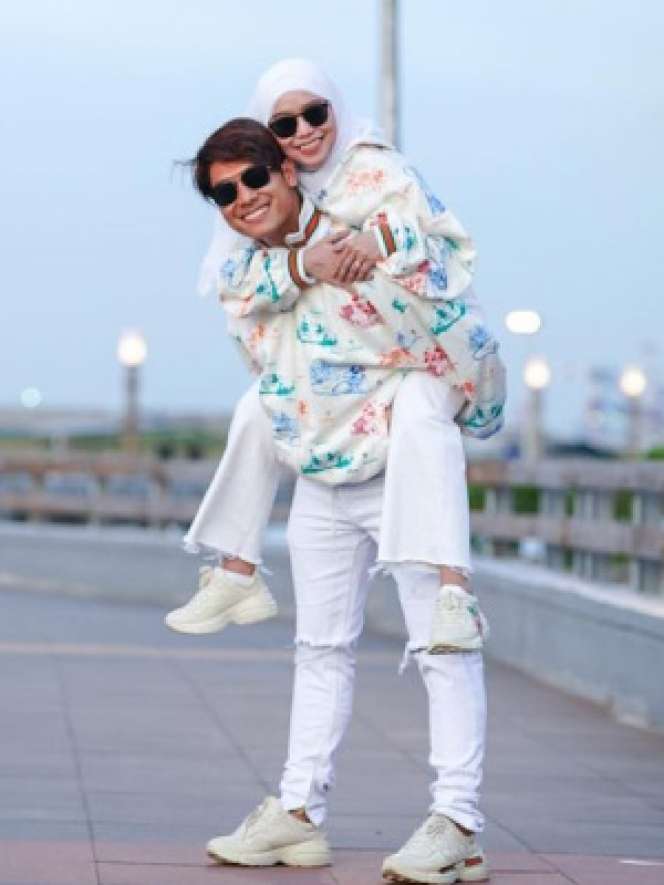 5 Potret Prewedding, Rizky Billar dan Lesty Umumkan Menikah