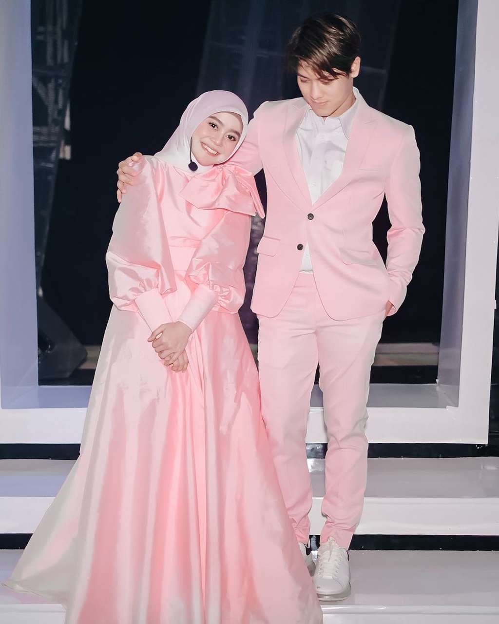 5 Potret Prewedding, Rizky Billar dan Lesty Umumkan Menikah