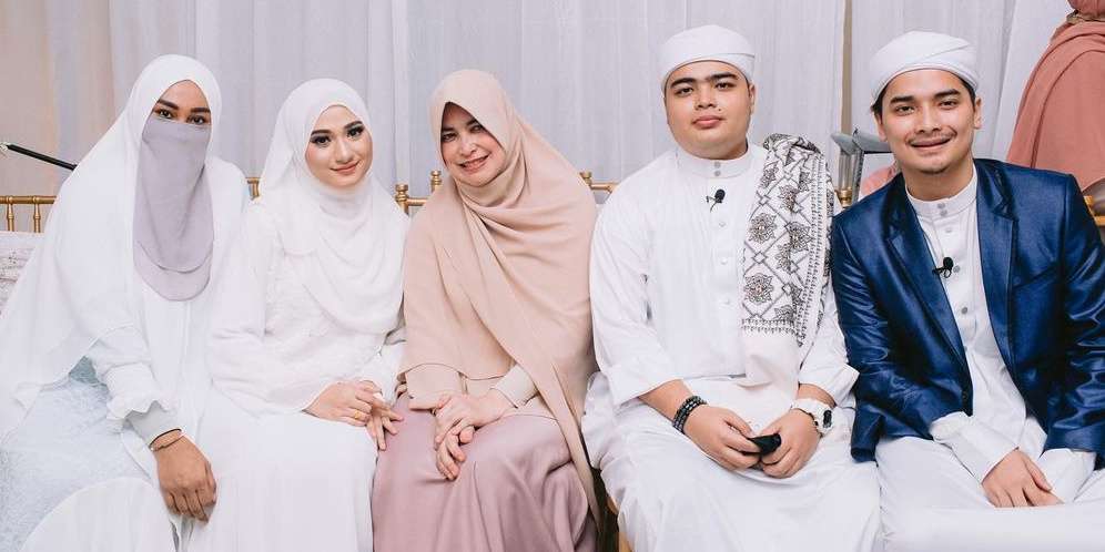 Lebih Dekat dengan Nadzira Shafa Calon Istri Anak Ustaz Arifin