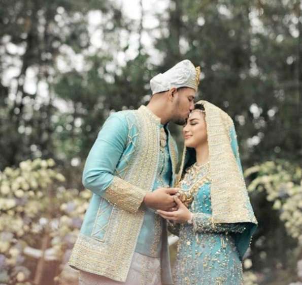 6 Seleb Kenakan Tikuluak Koto Gadang, Terbaru Lesty Kejora