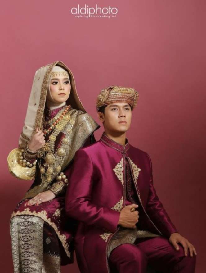6 Seleb Kenakan Tikuluak Koto Gadang, Terbaru Lesty Kejora