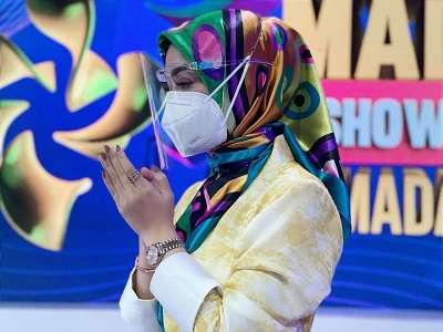 10 Gaya Hijab Imel Putri Cahyati, Ada yang Dicibir Netizen