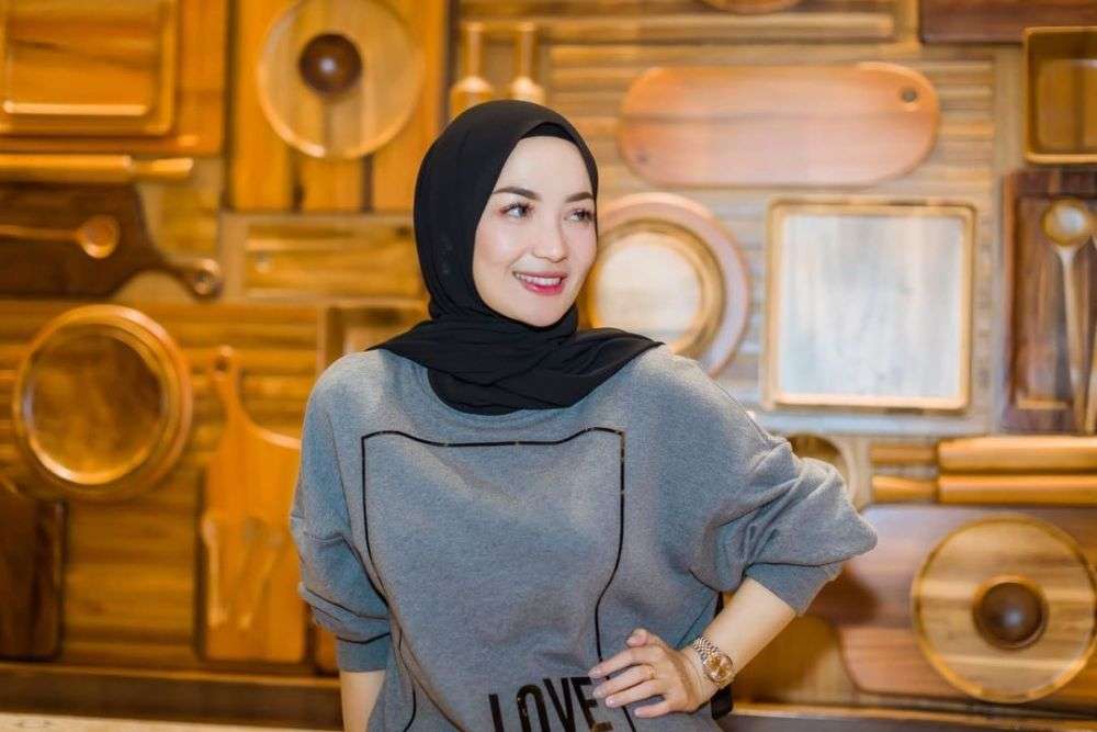 10 Gaya Hijab Imel Putri Cahyati, Ada yang Dicibir Netizen