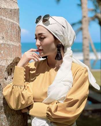 10 Gaya Hijab Imel Putri Cahyati, Ada yang Dicibir Netizen