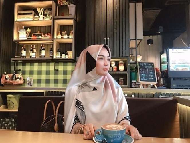 10 Gaya Hijab Imel Putri Cahyati, Ada yang Dicibir Netizen