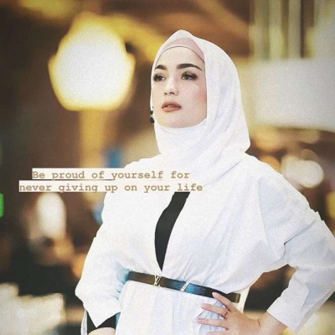 10 Gaya Hijab Imel Putri Cahyati, Ada yang Dicibir Netizen