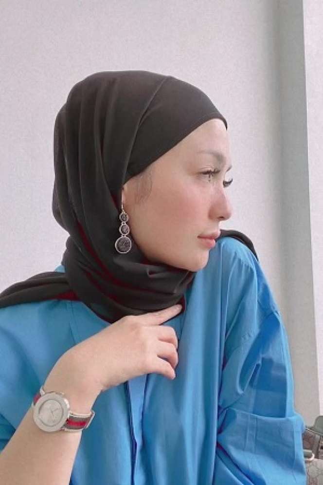10 Gaya Hijab Imel Putri Cahyati, Ada yang Dicibir Netizen