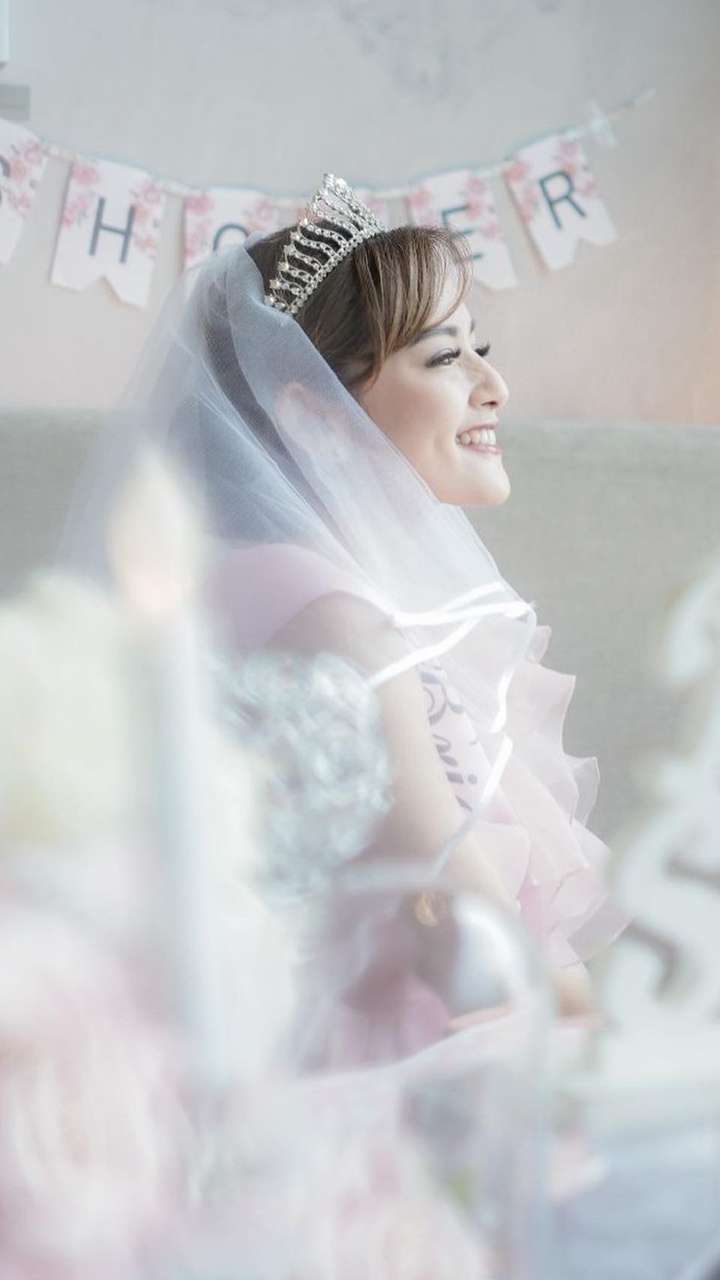 Potret Bridal Shower Citra Monica, Salfok ke Wajahnya