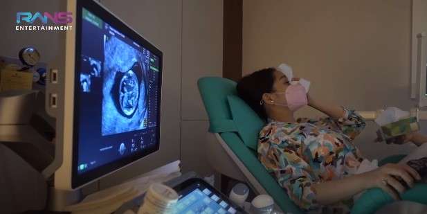 Momen Bahagia Nagita Slavina Cek Kandungan Ditemani Rafathar