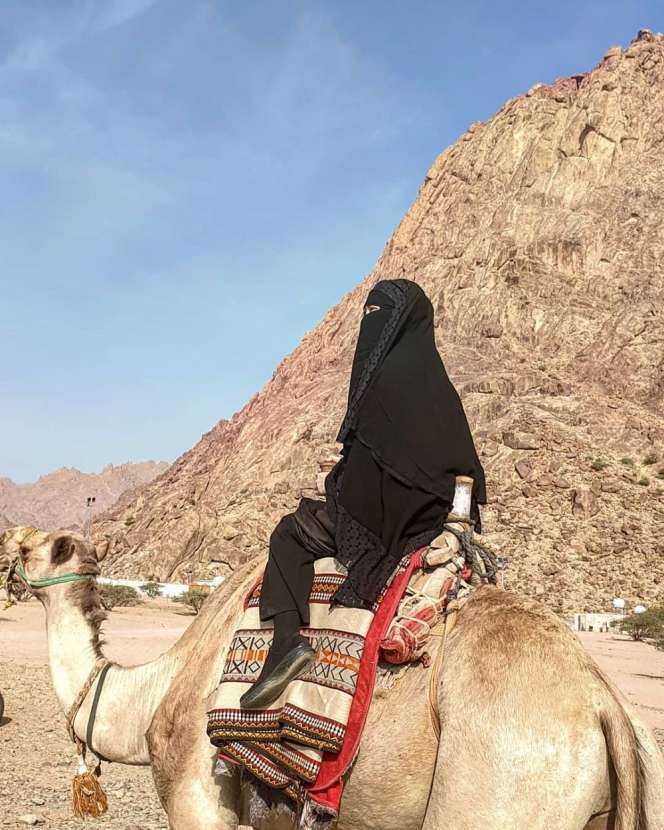 Potret 5 Seleb Saat Pakai Cadar, Bikin Pangling!